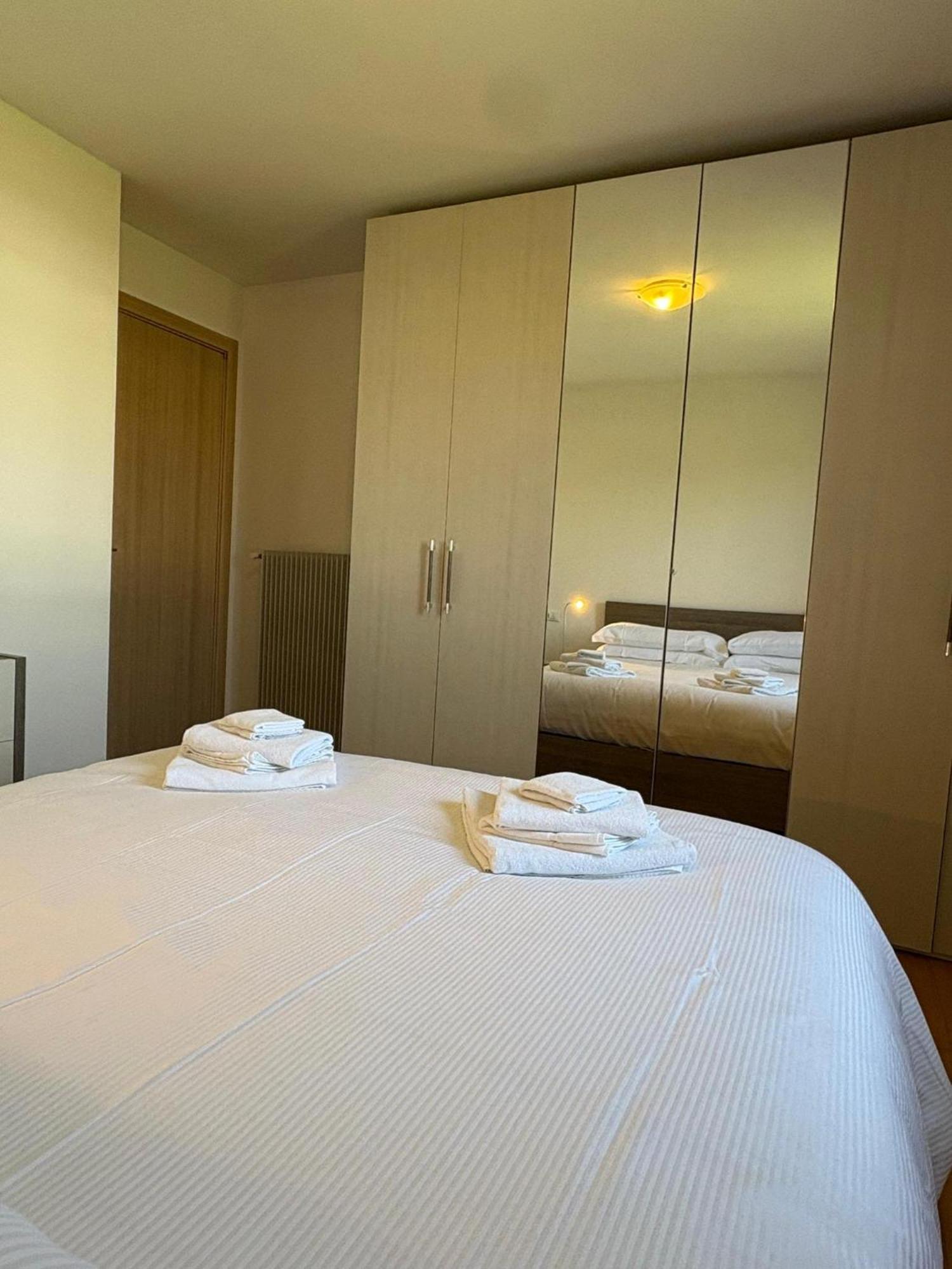 Crossroads Apartment Santa Maria la Longa Buitenkant foto